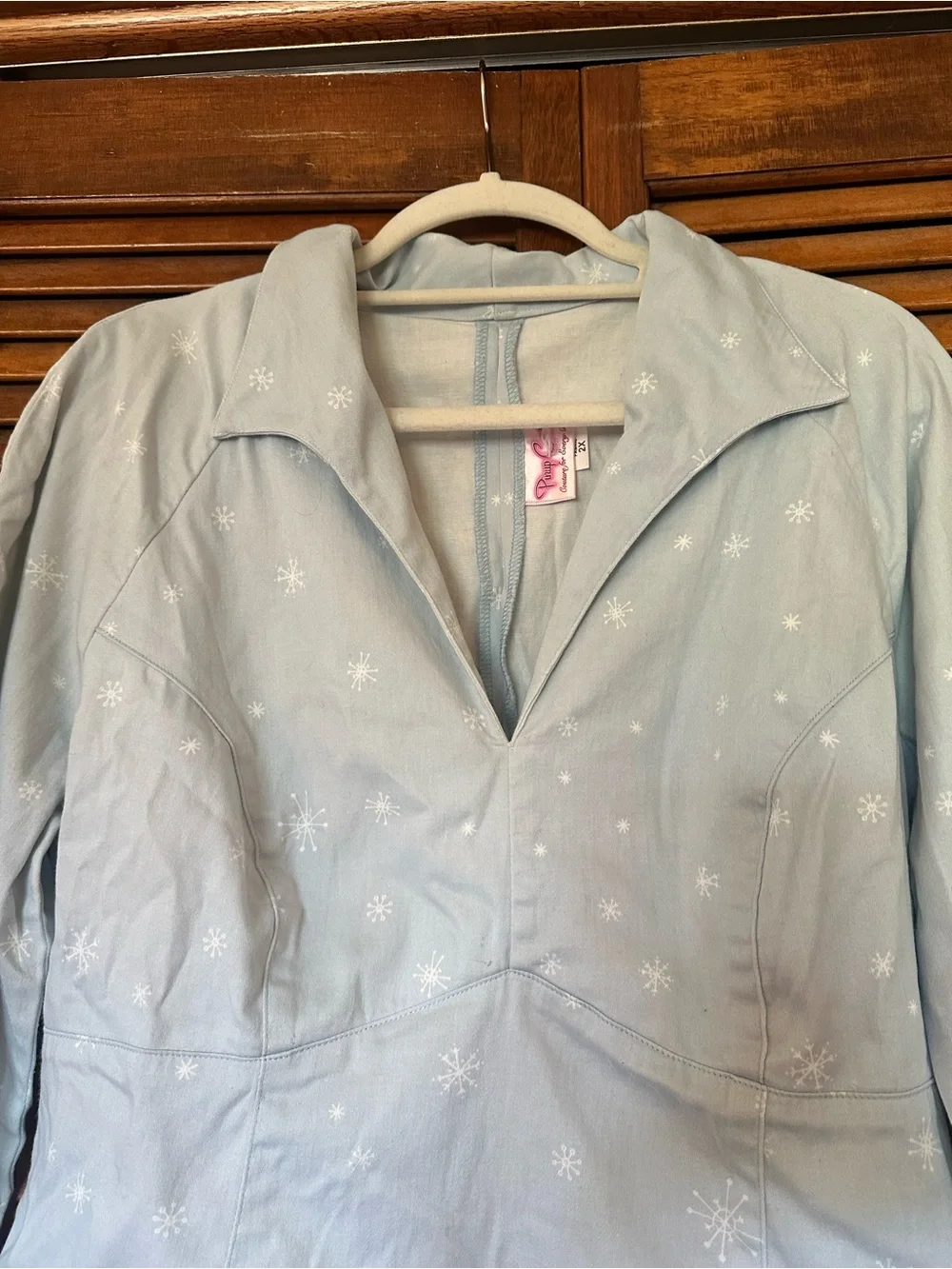 Pinup Couture Rare Lauren Blouse in light blue and white snowflake size 2X - Picture 3 of 9